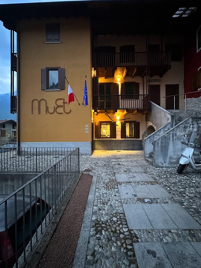Immagine del luogo Fotografia della facciata del museo MuEt di Niardo